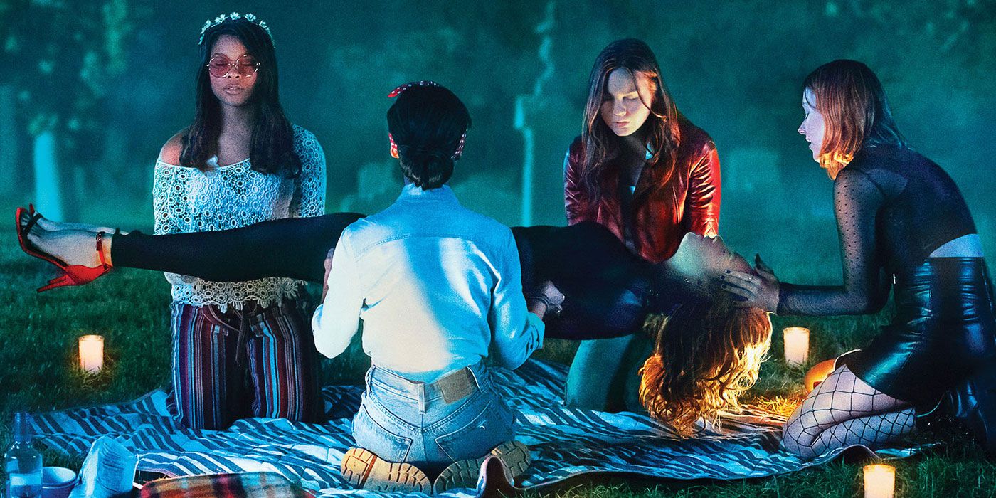 På hovedet af Wrap Inhibere REVIEW: In Light as a Feather, Generic Teens Face Generic Horror