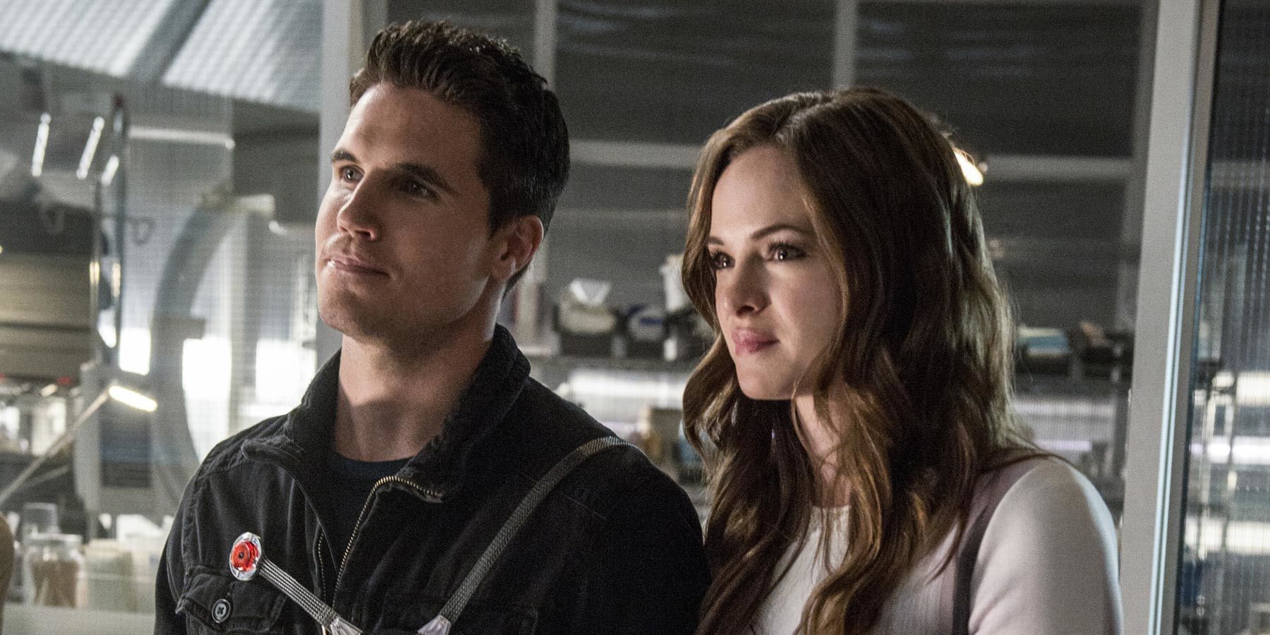 Ronnie Raymond (Robbie Amell) and Caitlin Snow (Danielle Panabaker) in Arroverse's The Flash