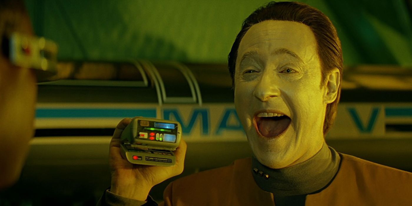 Data holding his Tricorder in Star Trek: Generations