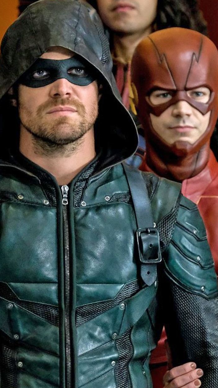 Green Arrow and Flash in Arrowverse Invasion