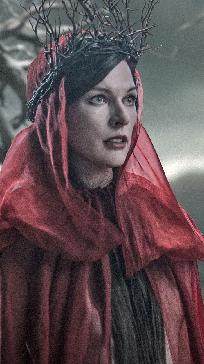 Milla Jovovich as Nimune the Blood Queen in Hellboy