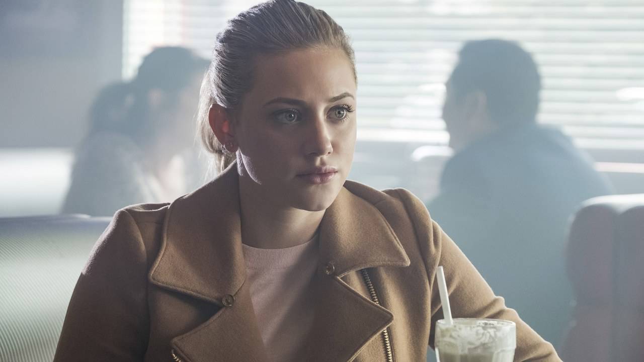10 Ways Riverdale S Betty Veronica Outshine Their Comic Book Counterparts 10 Ways Riverdale S Betty Veronica Outshine Their Comic Book Counterparts