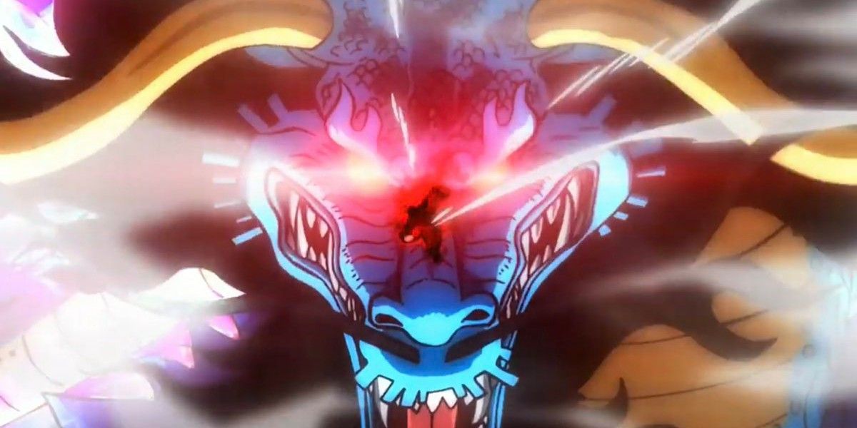 Kaido looking at Oden while in his Mythical Zoan form during the events of One Piece.