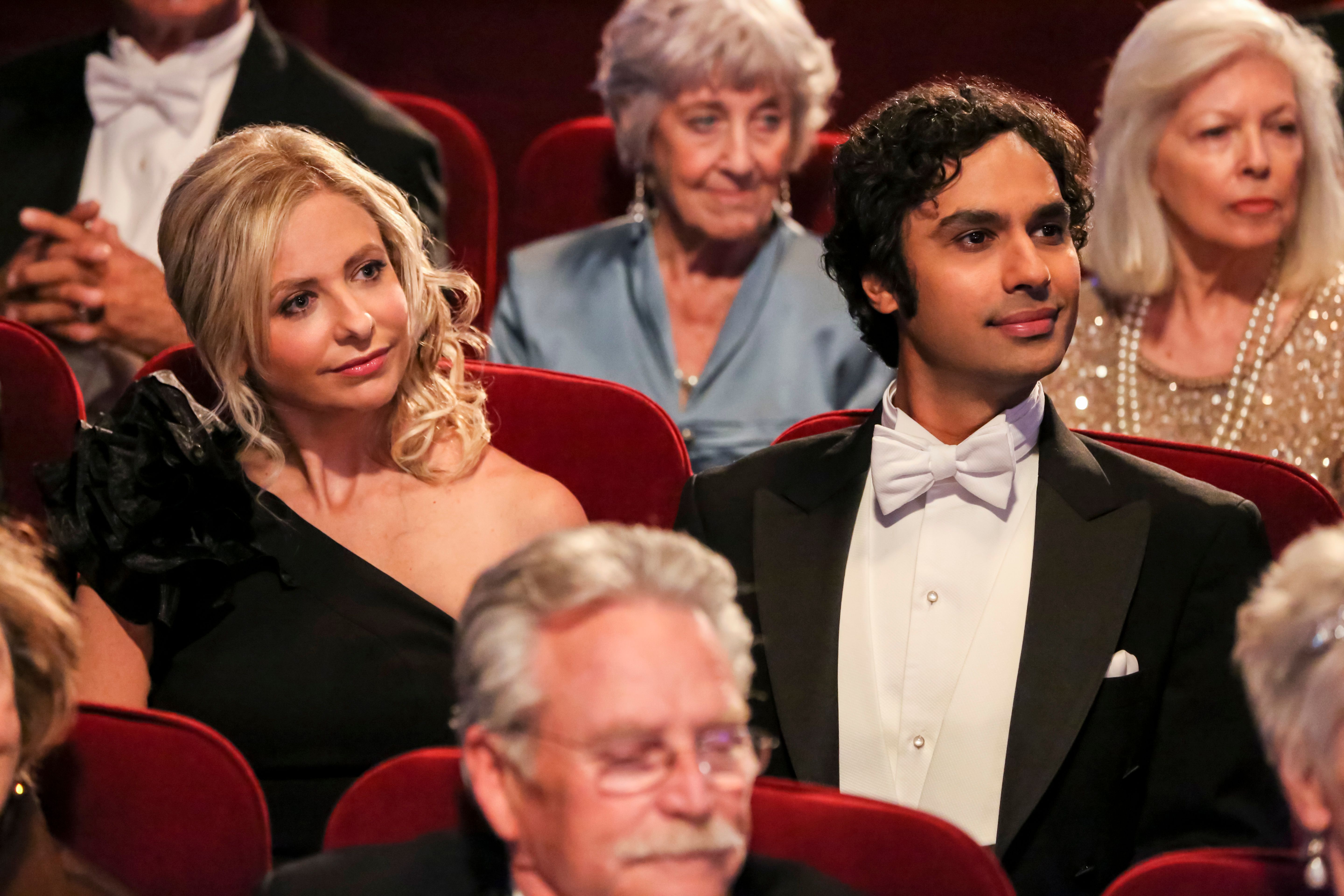 &quot;The Stockholm Syndrome&quot; - Pictured: Sarah Michelle Gellar and Rajesh Koothrappali (Kunal Nayyar). Bernadette and Wolowitz leave their kids for the first time, Penny and Leonard try to keep a secret, Sheldon and Amy stick together, and Koothrappali makes a new friend as the gang travels together into an uncharted future, on the series finale of THE BIG BANG THEORY, Thursday, May 16 (8:30 - 9:00PM, ET/PT) on the CBS Television Network. Photo: Michael Yarish/CBS ©2019 CBS Broadcasting, I