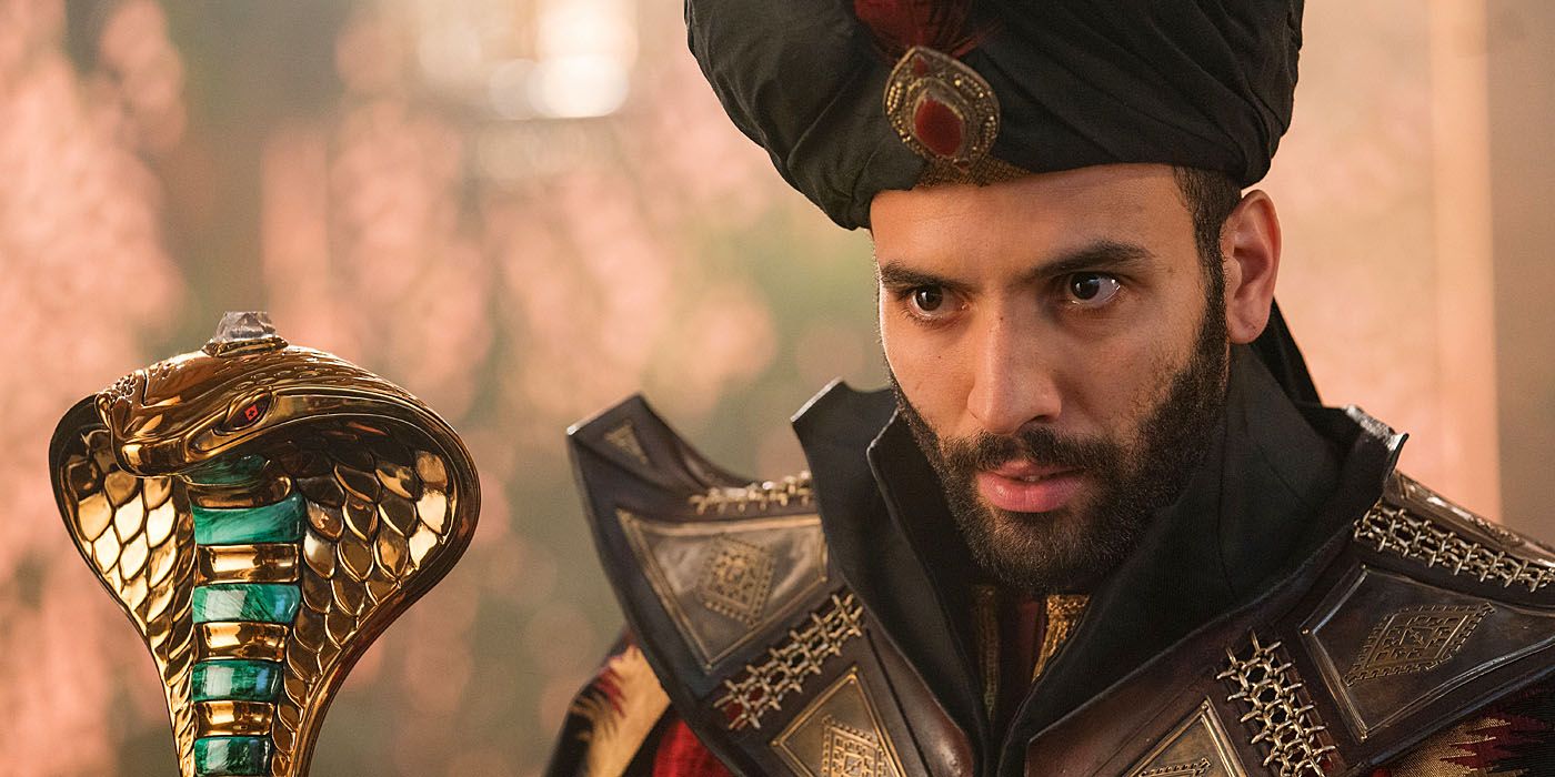 Jafar (Marwan Kenzari) holds his staff menacingly in Aladdin (2019)