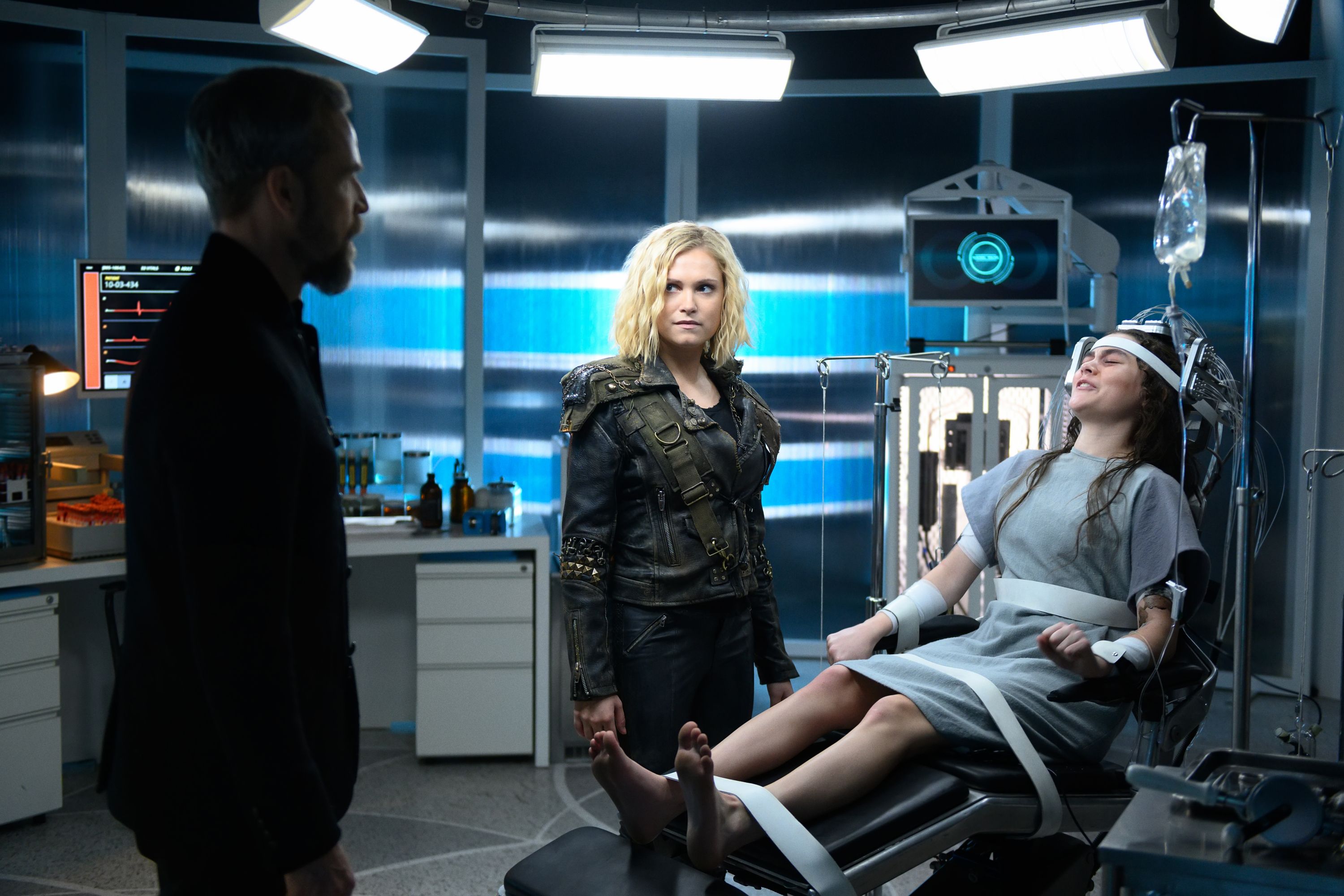 The 100: Clarke Launches Her Plan to Take Down the Primes