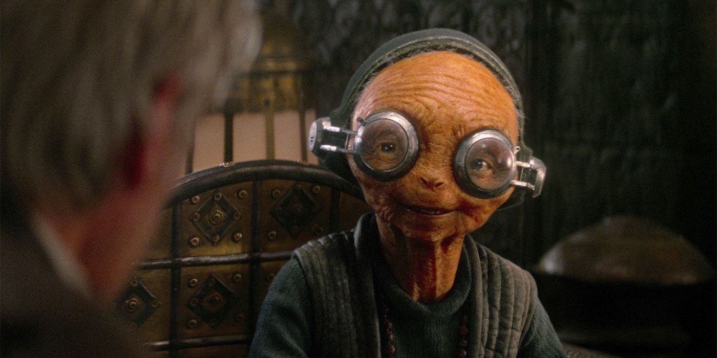 Star Wars' Maz Kanata looks over at Han Solo and smiles