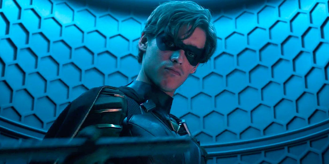 Dick Grayson in costume in Titans