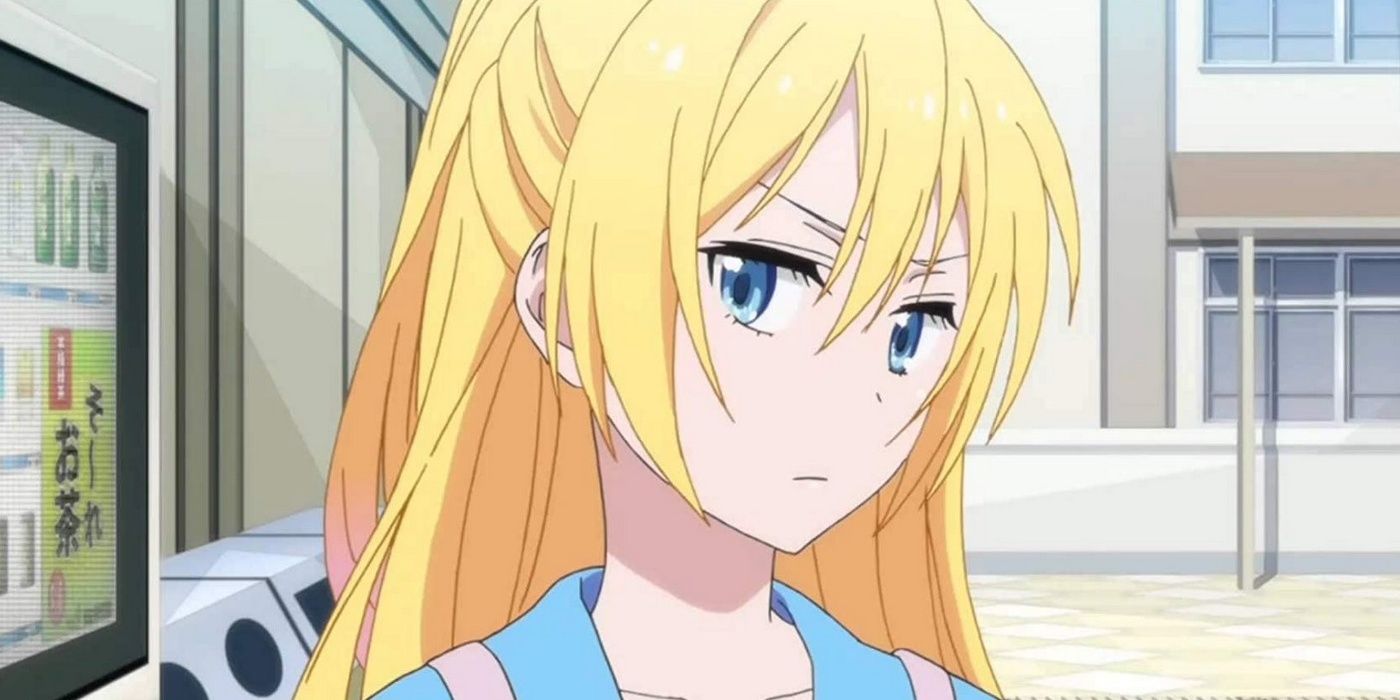 Chitoge Kirisaki looks offscreen in Nisekoi.