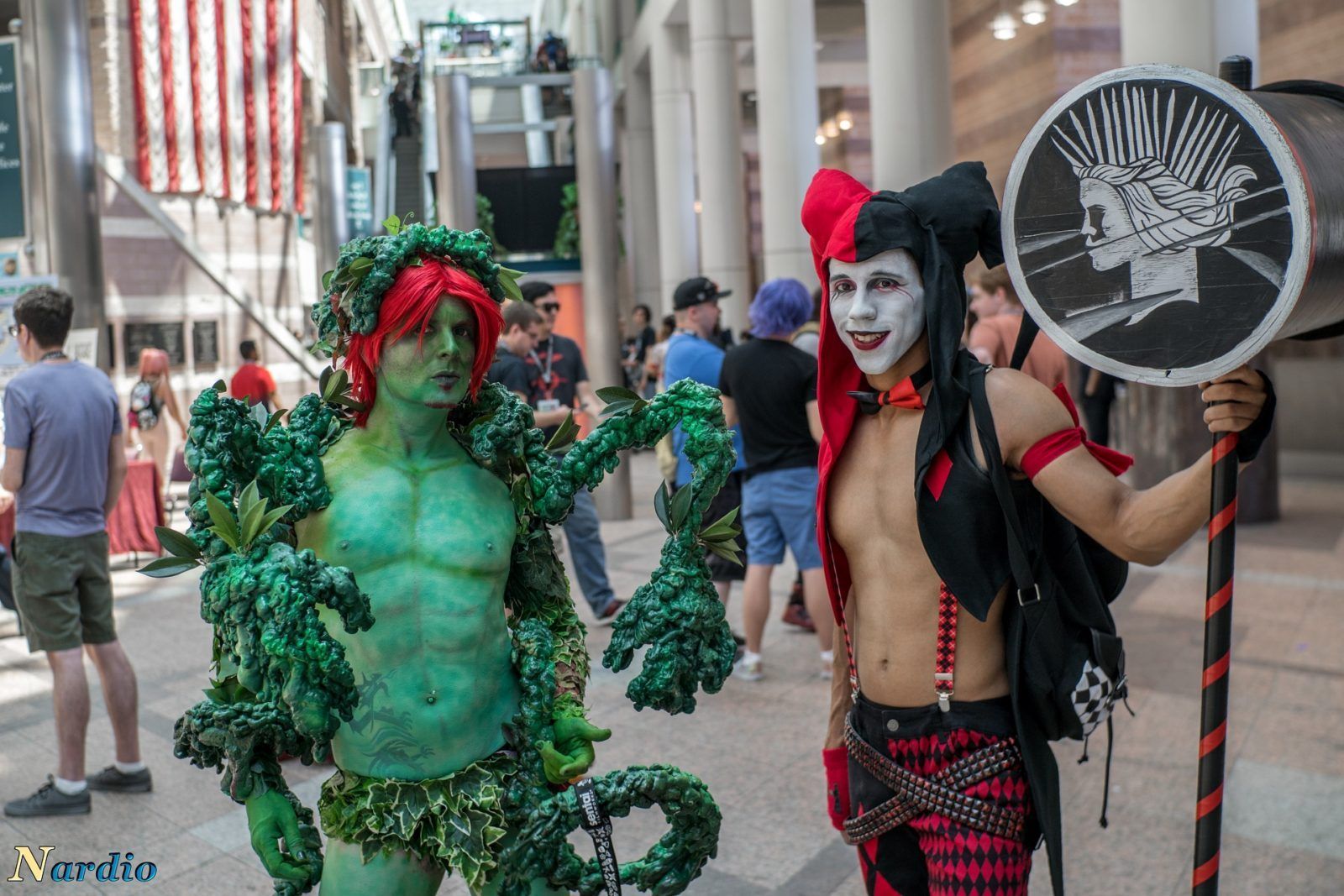 10 Awesome Harley Quinn & Poison Ivy Cosplay Duos