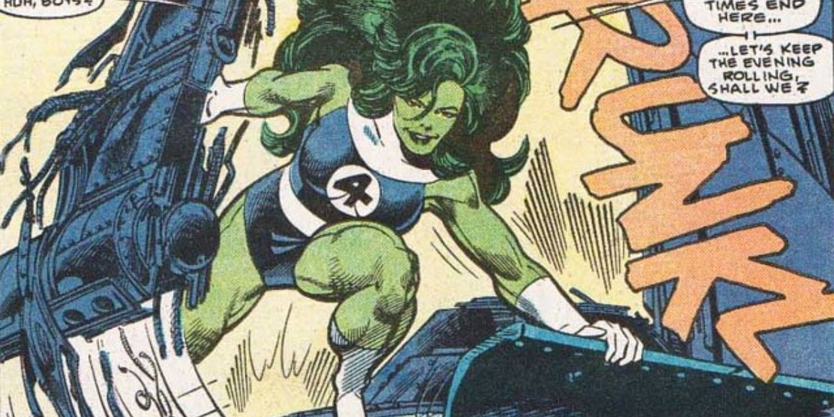 She-Hulk destrói uma máquina como membro do Quarteto Fantástico.