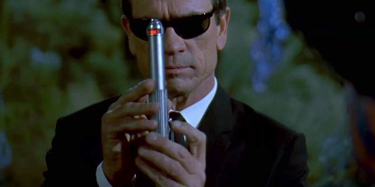 Agent K using a Neuralyzer in Men in Black