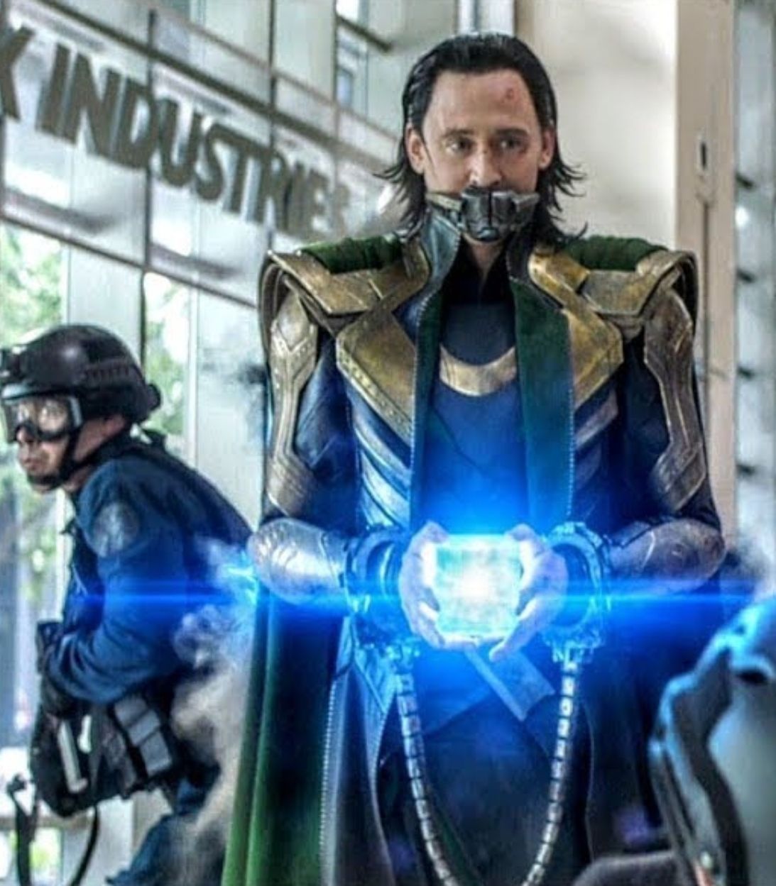 Loki-Avengers-Endgame-Tesseract-1093