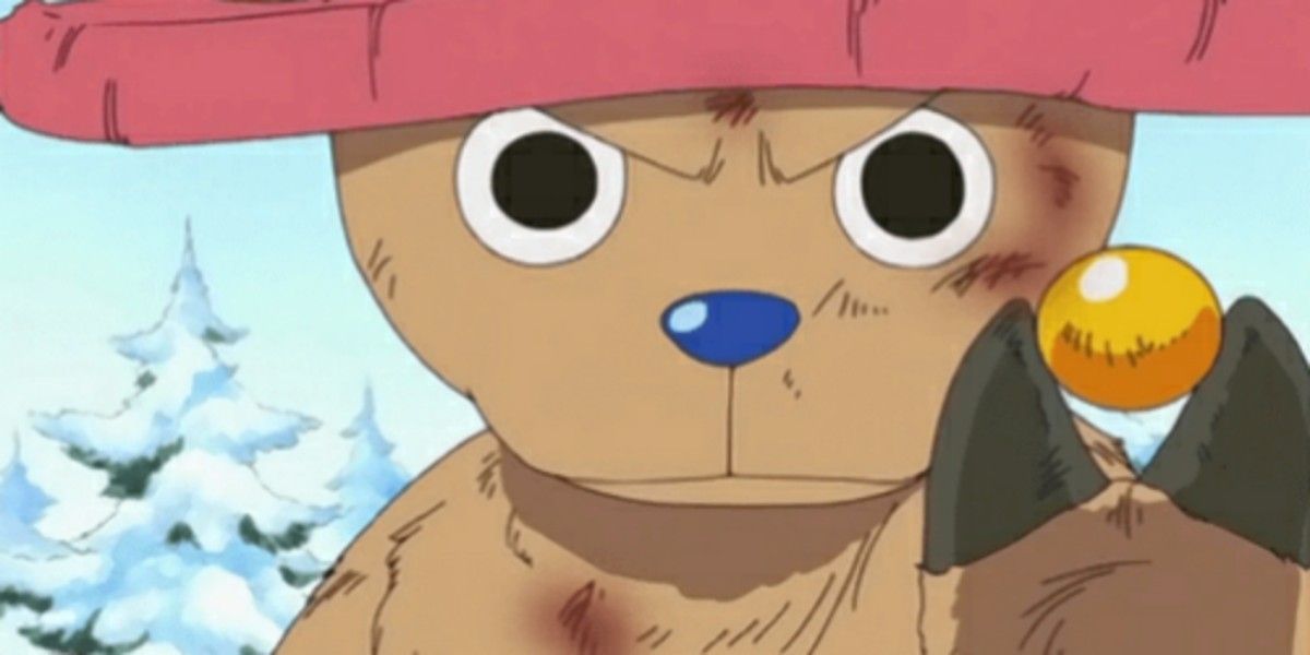 Chopper holds a Rumble Ball in One Piece with a determined expression.