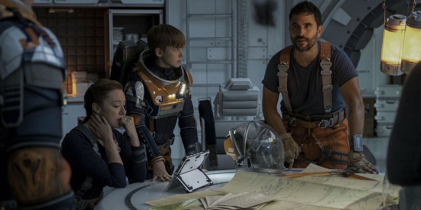 How Netflix's Lost in Space Sets Up a Season 3