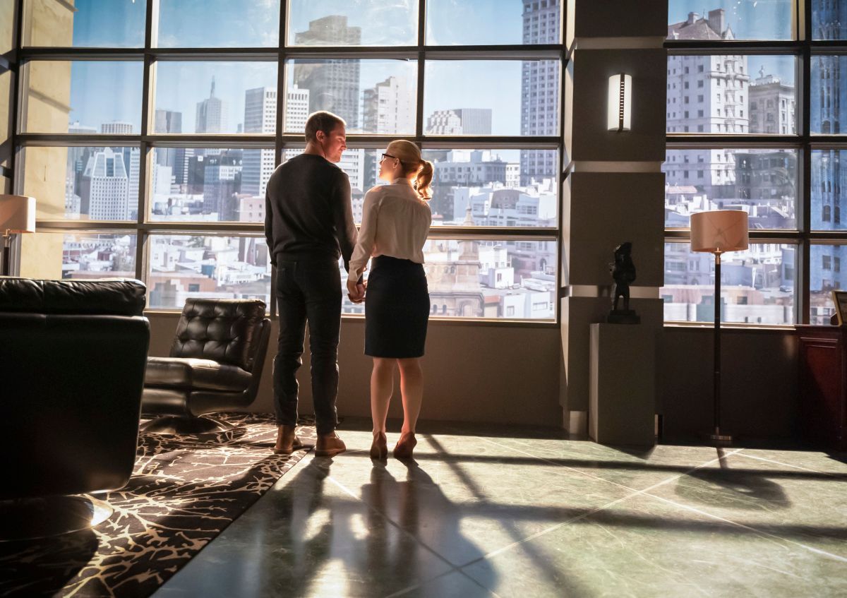 Arrow Celebrates Oliver and Felicity's Reunion in Series Finale Photos