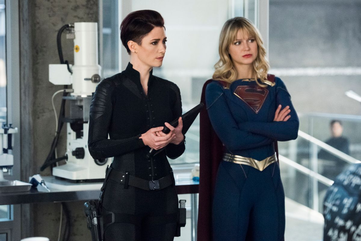 Supergirl Photos Put Brainy in a Comics-Accurate Costume