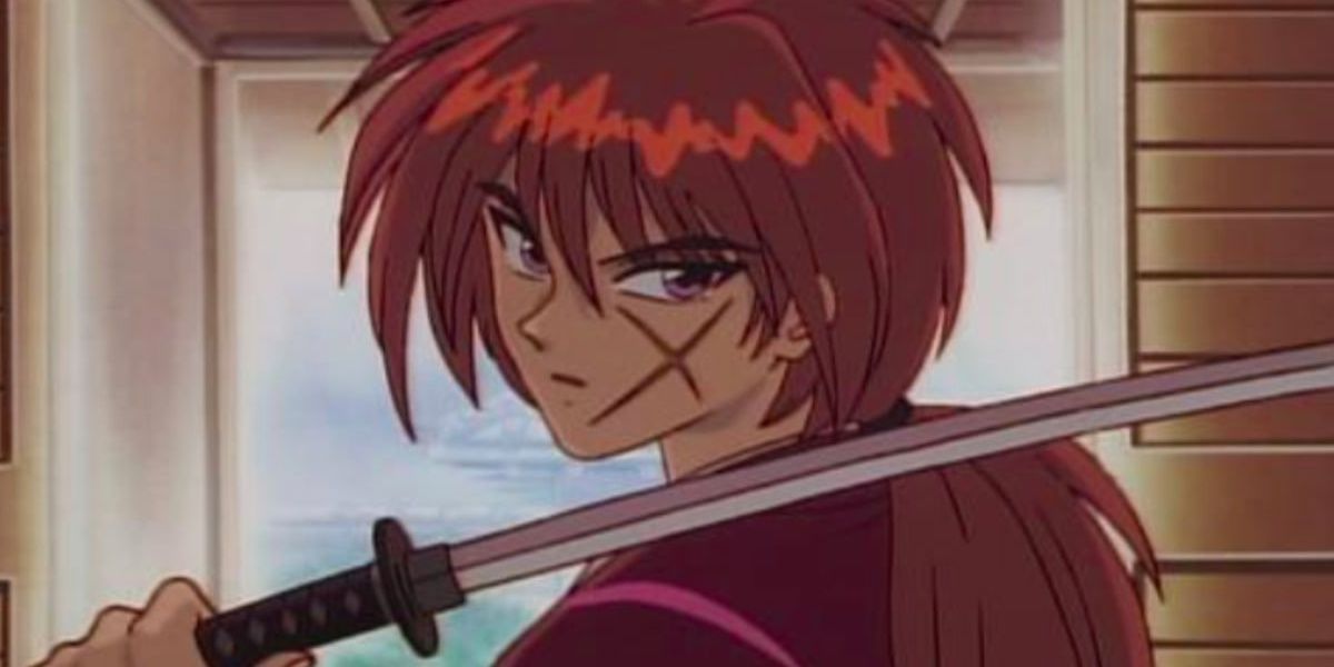 Kenshin holding his reverse blade sword