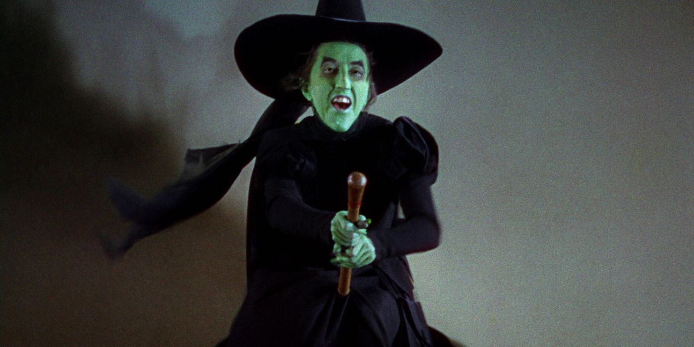 Wicked Witch Of The West readies herself for a fight in The Wizard of Oz