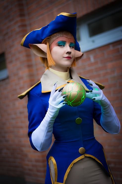 Treasure Planet: 10 Best Captain Amelia Cosplays