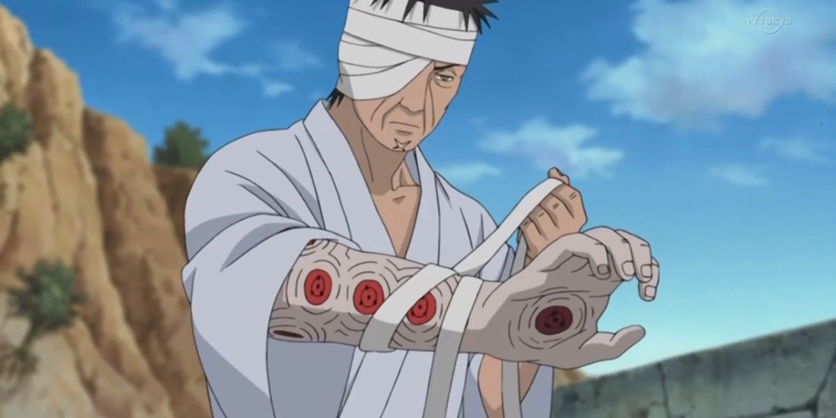 Danzo Shimura wrapping his arm with a bandage