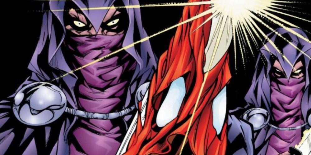 Savitar clutches the Flash's cowl in DC Domics
