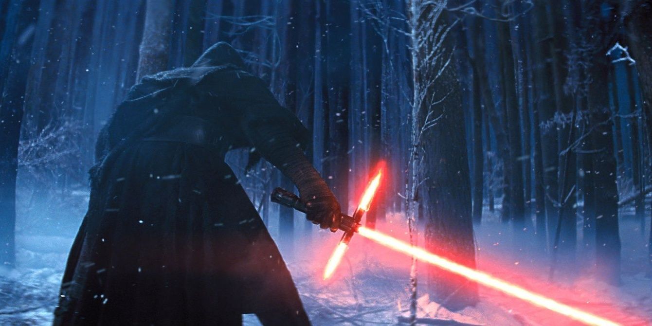 Kylo Sen holding his crossguard lightsaber in the snowy woods