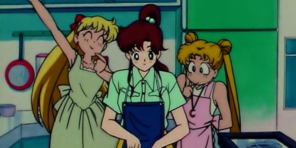 Minako Aino and Usagi Tsukino watching Makoto Kino cook in the '90s Sailor Moon anime