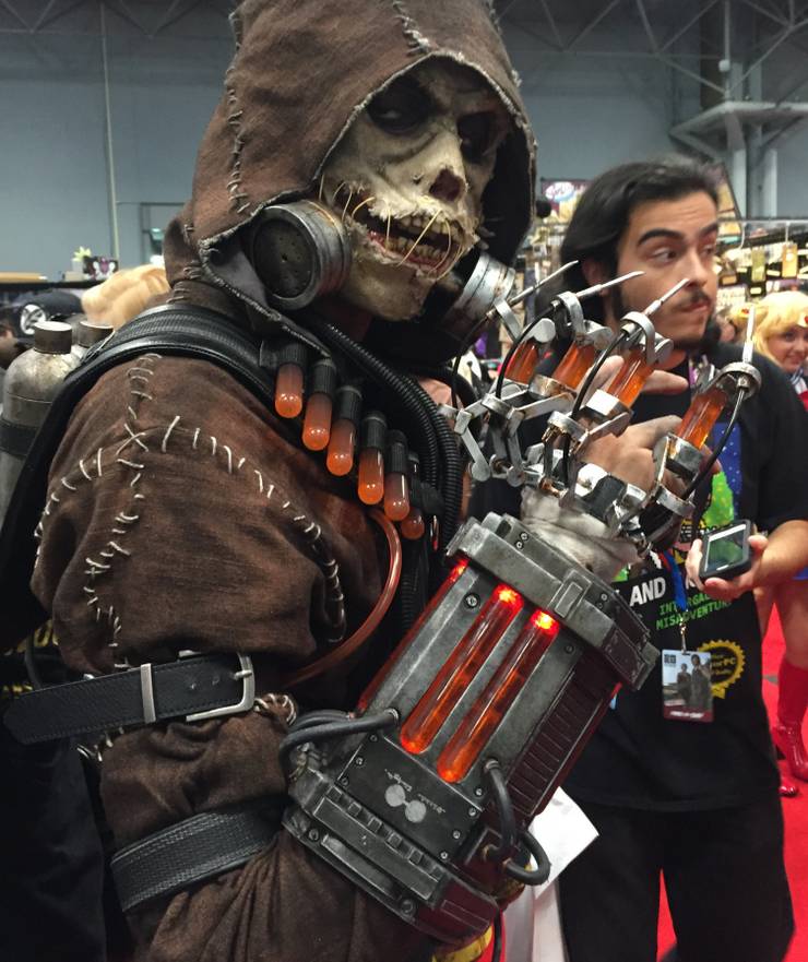 10 Amazing Scarecrow Cosplays Every DC Fan Must To See 12 2015 NYCC