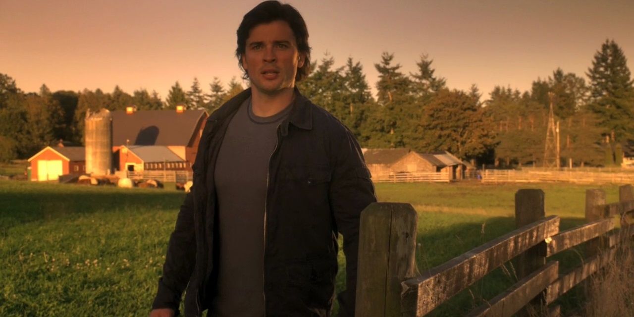 Clark stands on the Kent Farm in Smallville