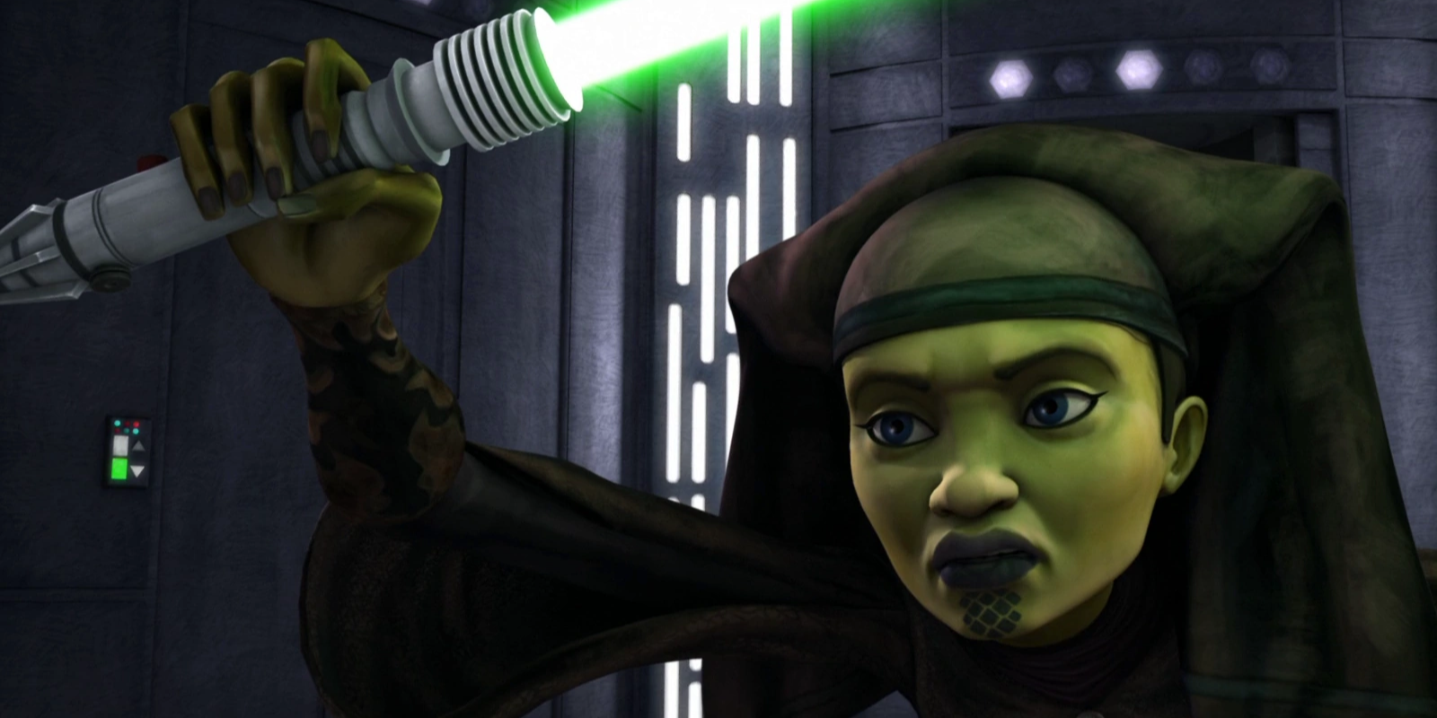 Luminarin Unduli raises her green lightsaber above her head in Star Wars