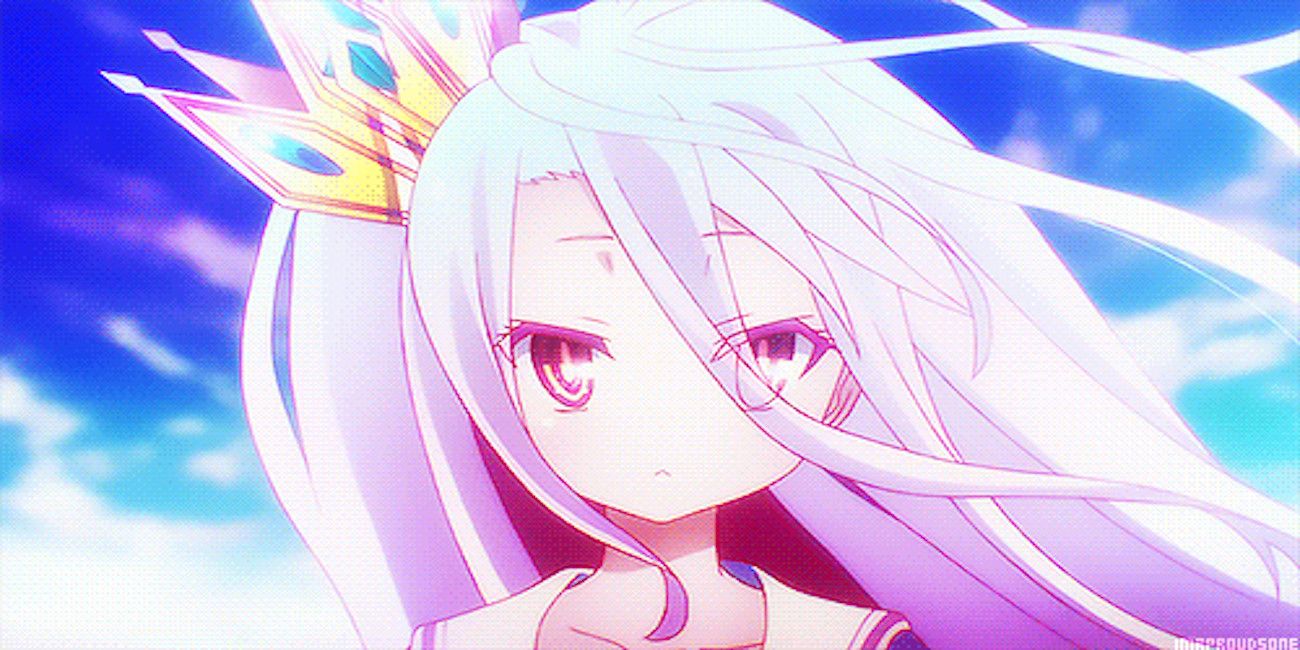 Shiro frowning and wearing her crown in No Game No Life.