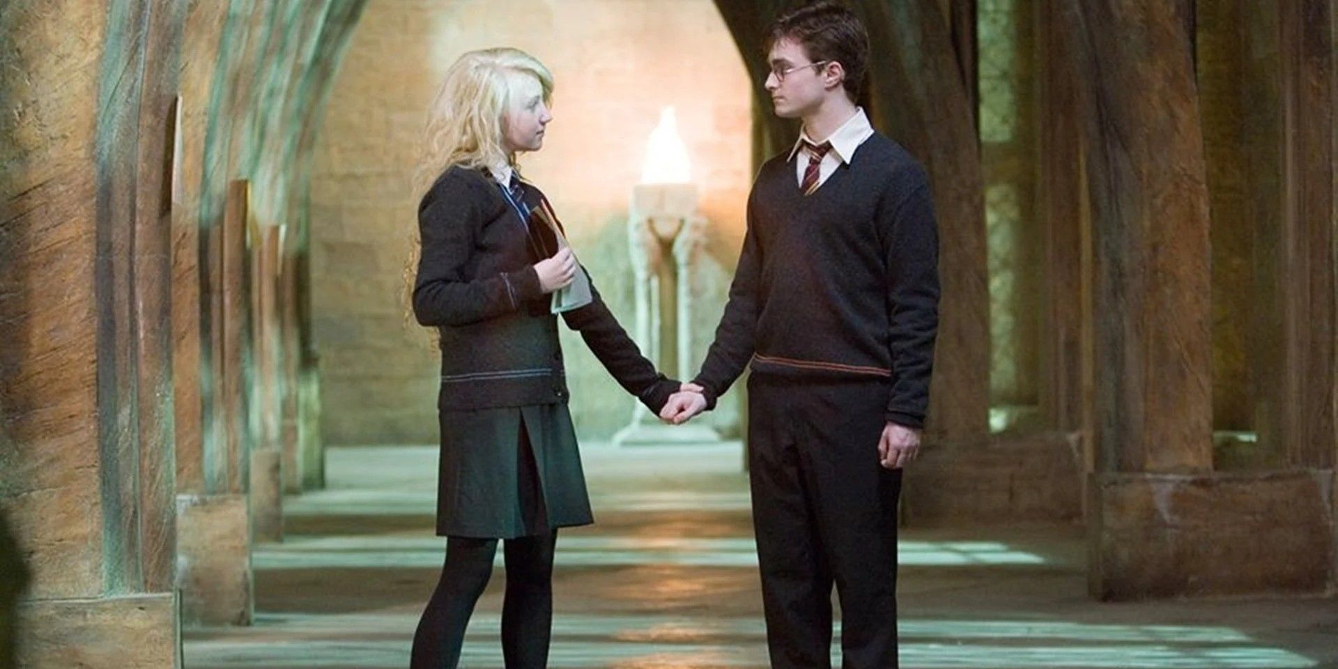 Harry Potter and Luna in the Hogwarts halls