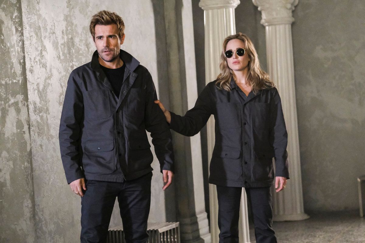 Legends of Tomorrow -- &quot;Swan Thong&quot; -- Image Number: LGN515a_0107b.jpg -- Pictured (L-R): Matt Ryan as Constantine and Caity Lotz as Sara Lance/White Canary -- Photo: Bettina Strauss/The CW -- © 2020 The CW Network, LLC. All Rights Reserved.