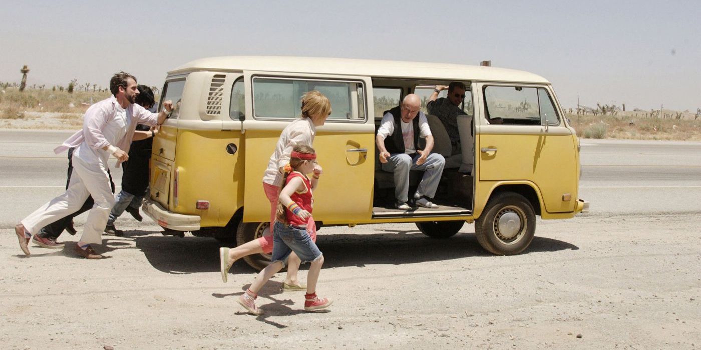 The Hoover family running alongside their yellow VW bus in Little Miss Sunshine