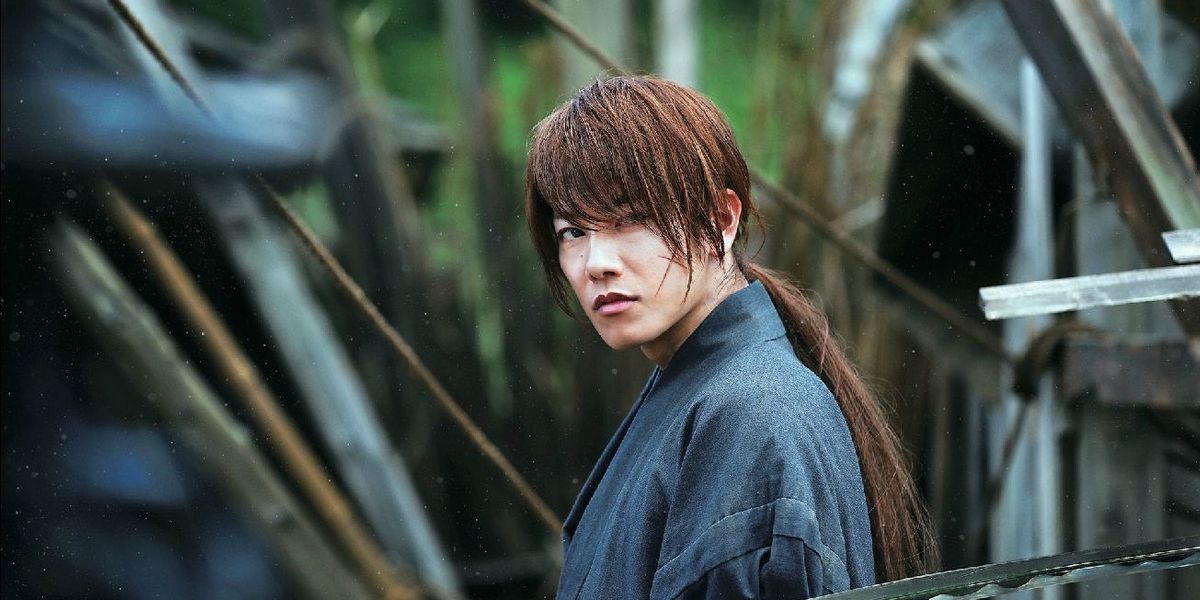 A character giving a sideeye in Rurouni Kenshin (2012-2021).