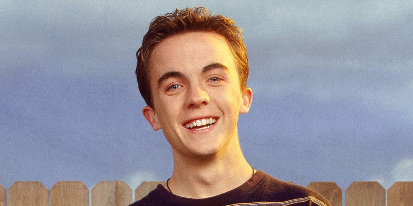 Frankie Muniz stands in a backyard during Malcolm in the Middle