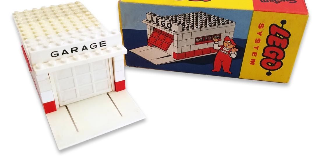 Lego Vintage 60's Wooden Storage Box W/ Legos some of Esso Service Station