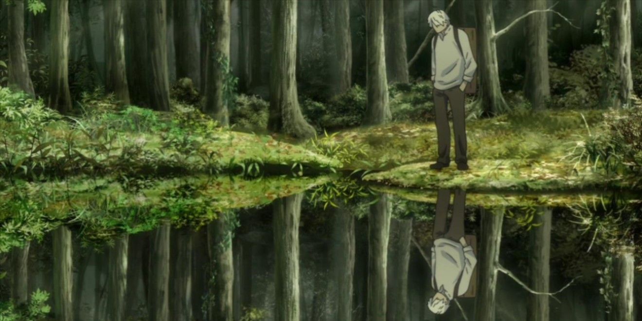 Anime Mushishi Ginko standing over a pool of water in the forest