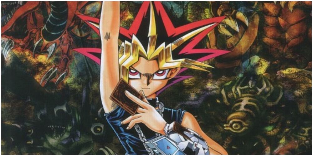 Yami Yugi pose avec son deck de duel dans Yu-Gi-Oh !.