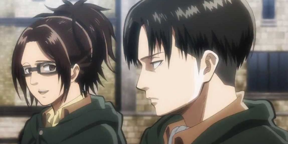 Hange Zoe and Levi Ackerman discussing their situation in Attack on Titan pre-timeskip