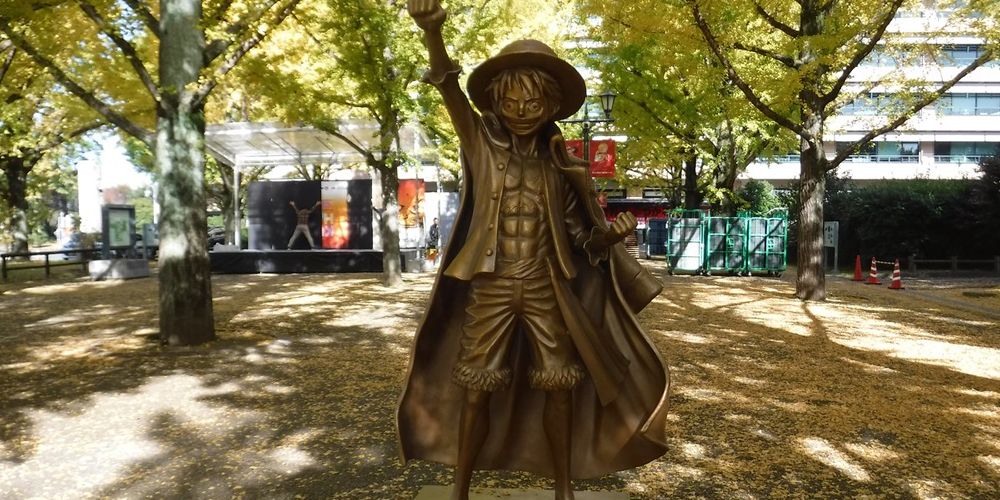 bronze luffy statue