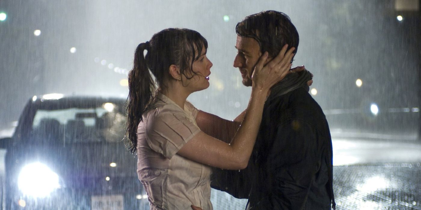 Bruce and Betty (Liv Tyler, Edward Norton) embrace in the rain in The Incredible Hulk