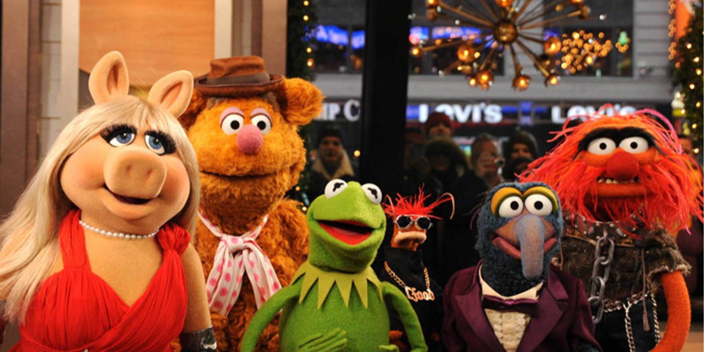 The cast of the Muppets including Miss Piggy, Animal, Gonzo, Kermit, Fozzie Bear and Pepe.