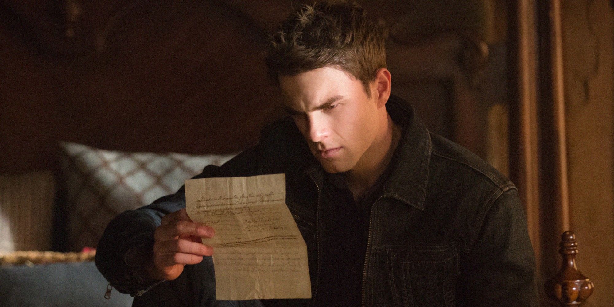 Kol lê uma carta em The Originals