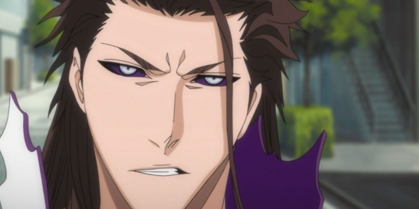 Aizen Sousuke looks angry after Gin tries to attack him