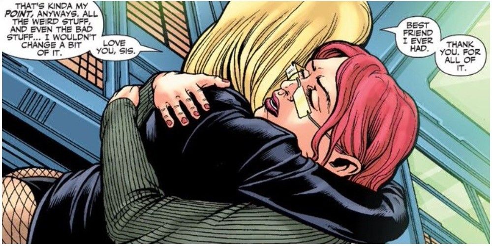Black Canary hugs Barbara Gordon
