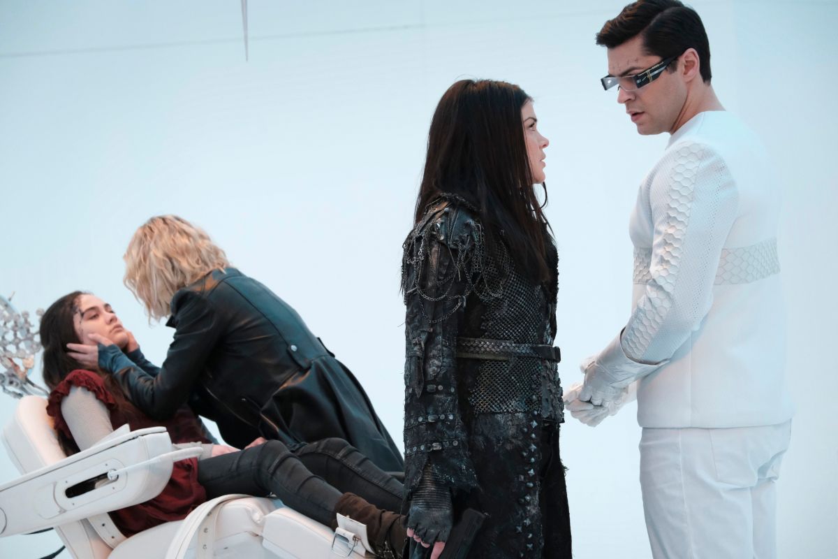 The 100 Previews Series Finale With a Dozen New Photos