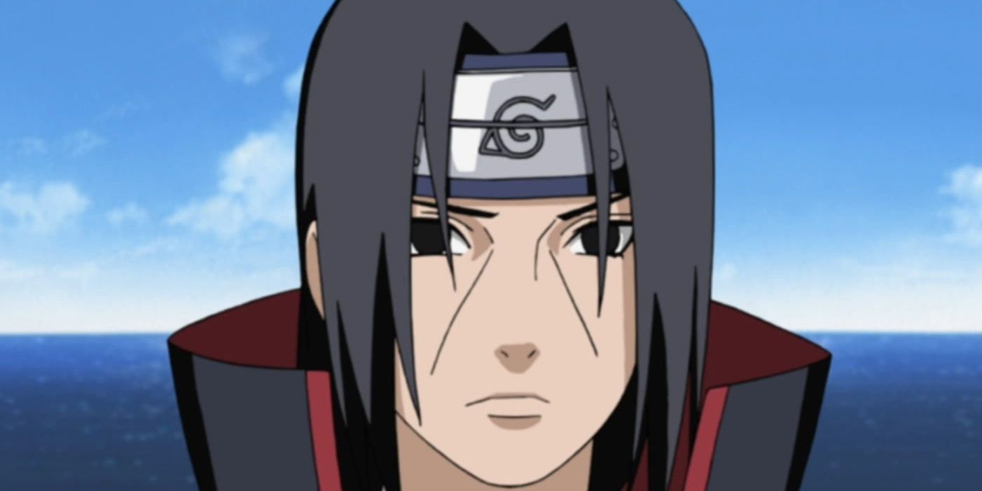 Um desamparado Itachi Uchiha em frente a águas calmas e um céu azul parcialmente nublado