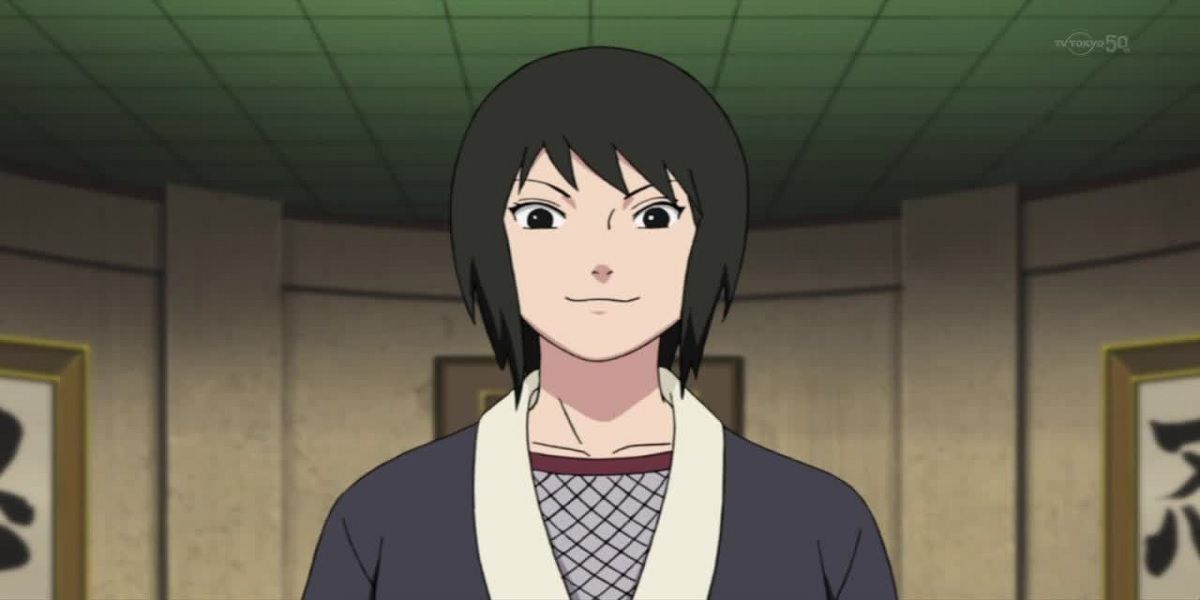 Shizune smiling in Naruto.